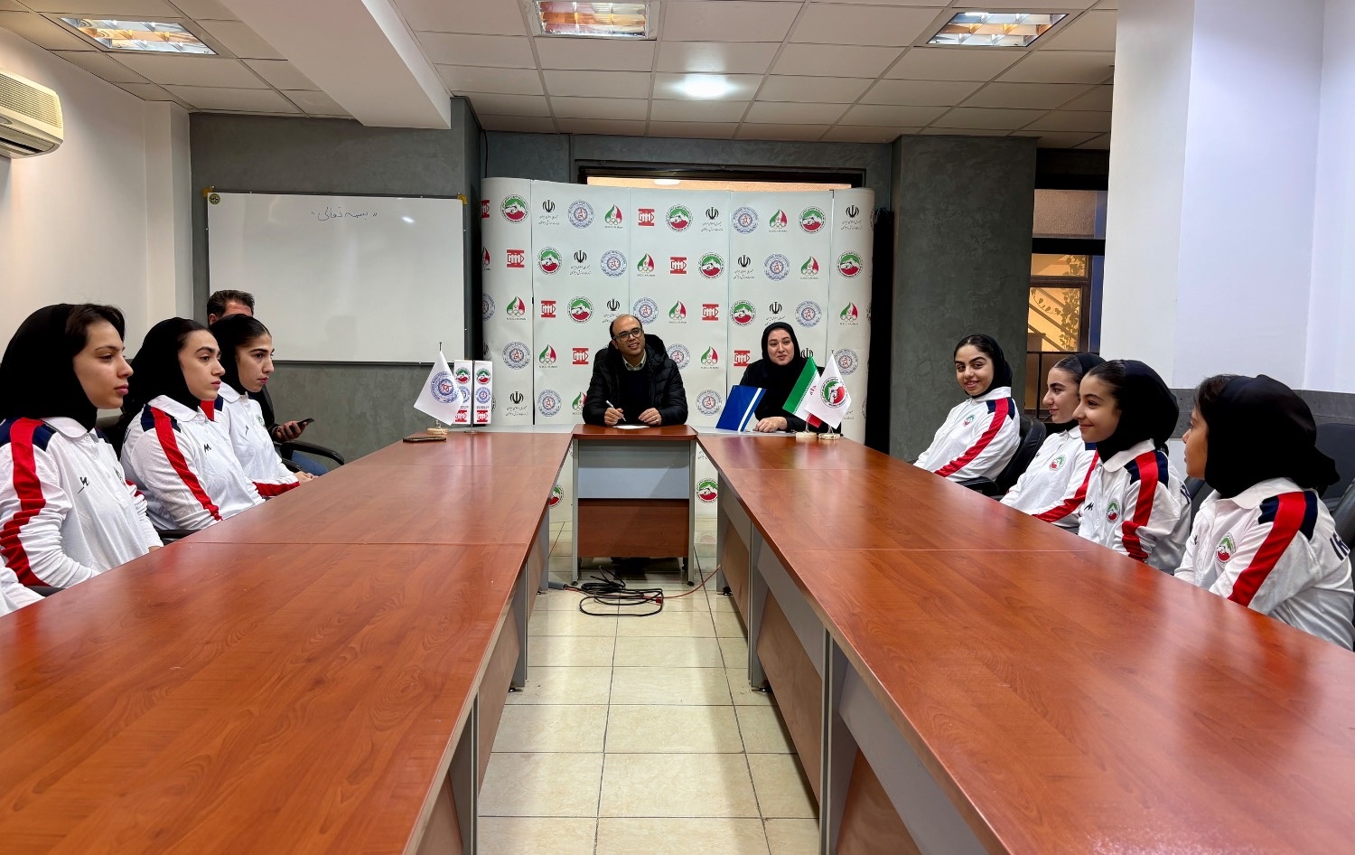 دیدار و گفت‌وگوی صمیمانه رئیس فدراسیون ووشو با دختران ملی‌پوش رده‌های پایه